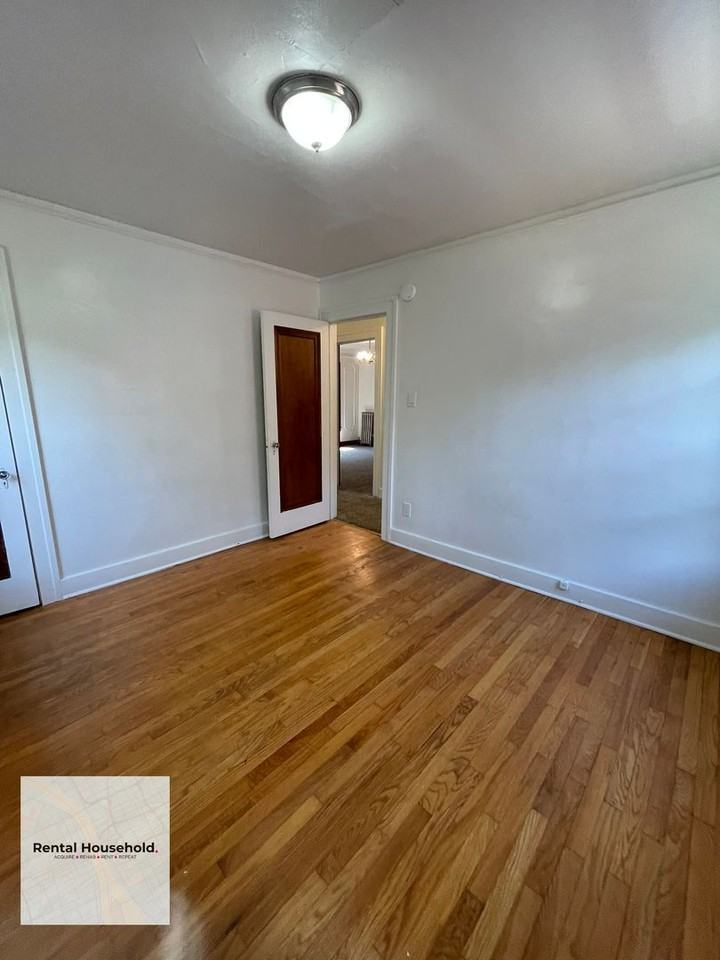 3656 Bedford St - Photo 6 of 12