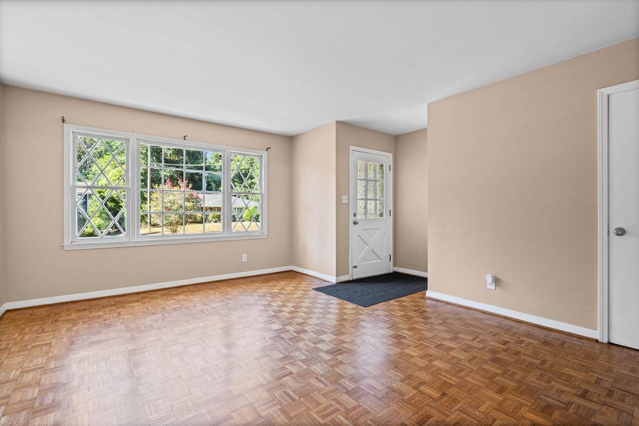 5516 Brightwood Ln - Photo 4 of 23