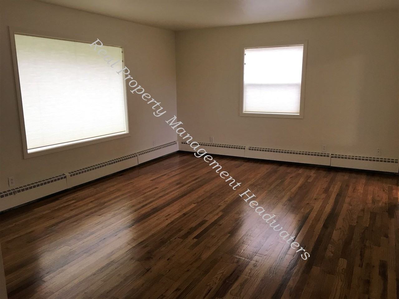 820 E Broadway St - Photo 3 of 18