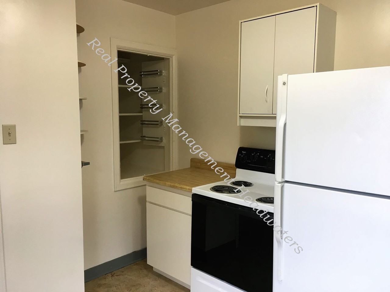 820 E Broadway St - Photo 5 of 18