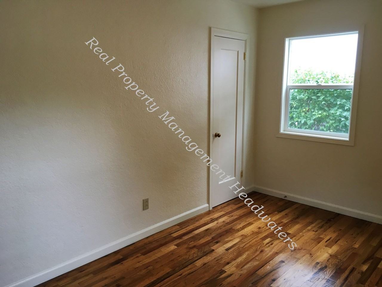 820 E Broadway St - Photo 7 of 18