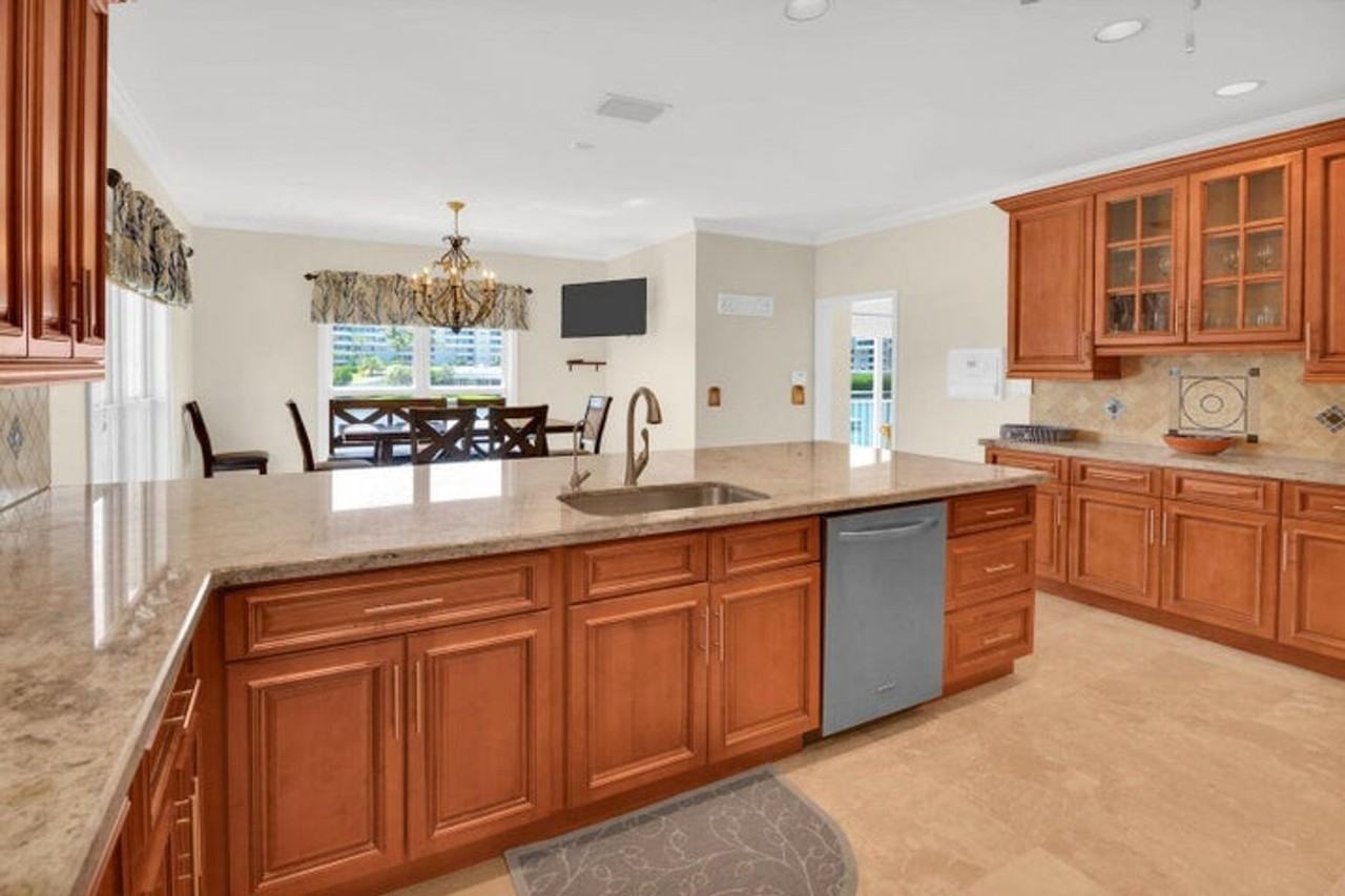1704 Del Haven Dr #B - Photo 2 of 22