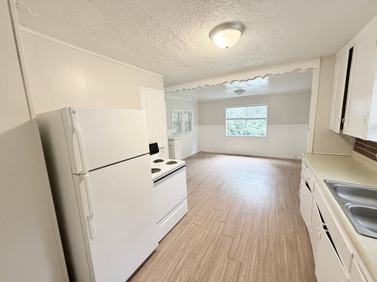 2837 N 42nd St - Photo 3 of 13