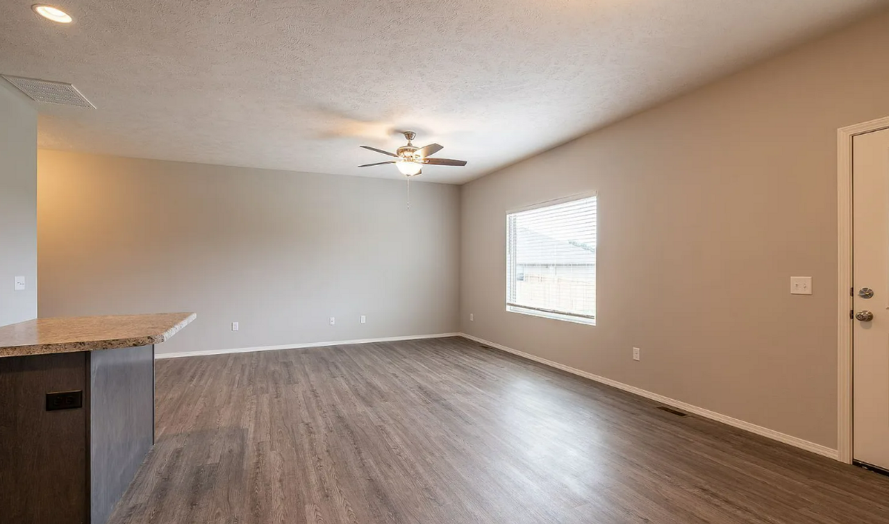 1315 S Normandy Ave - Photo 2 of 8