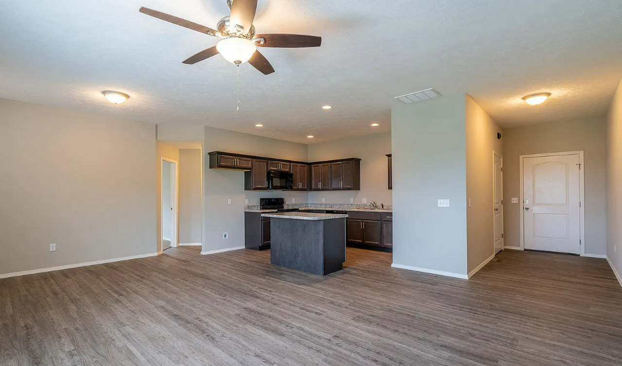 1315 S Normandy Ave - Photo 3 of 8