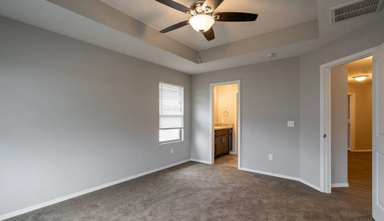 1315 S Normandy Ave - Photo 5 of 8