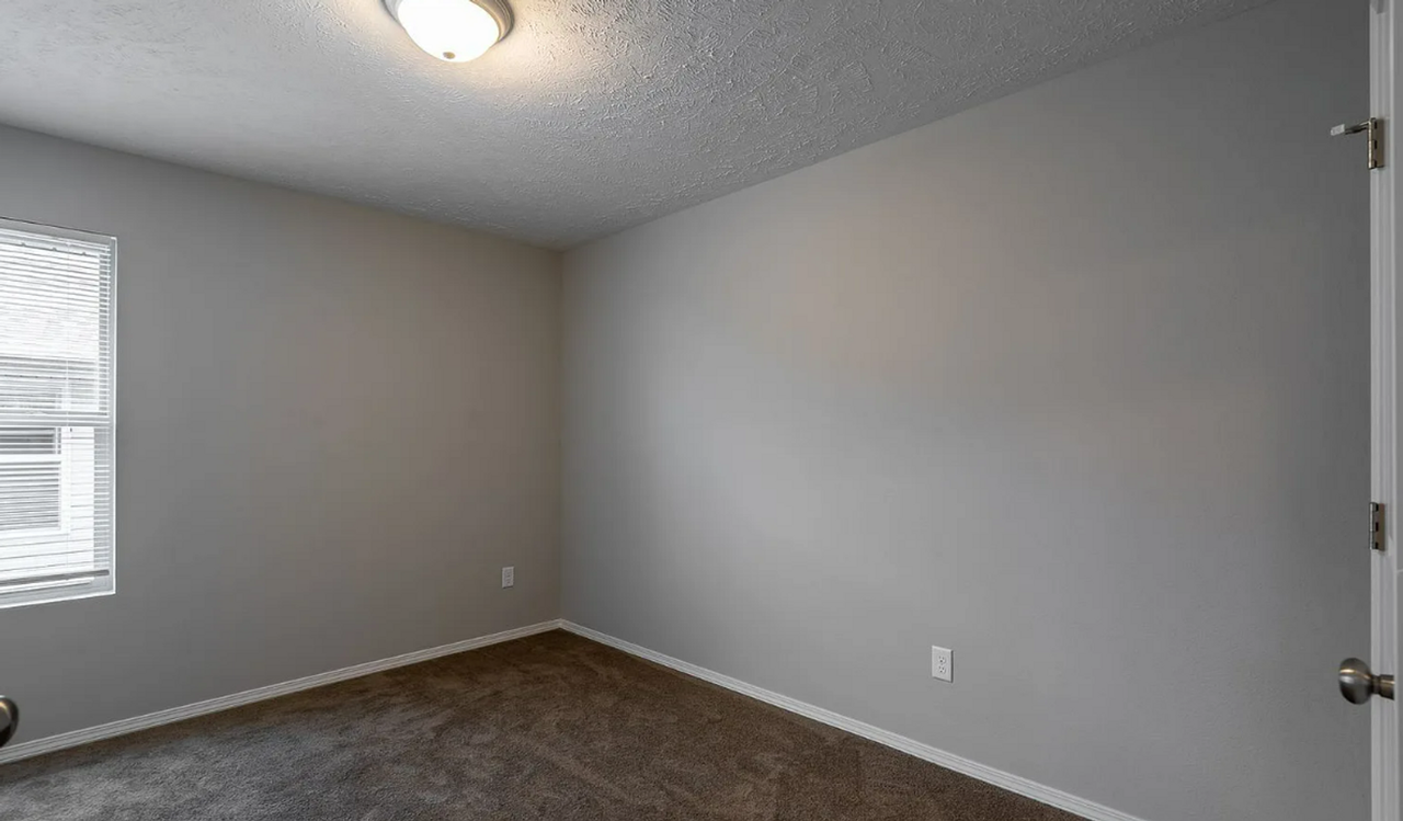 1315 S Normandy Ave - Photo 6 of 8