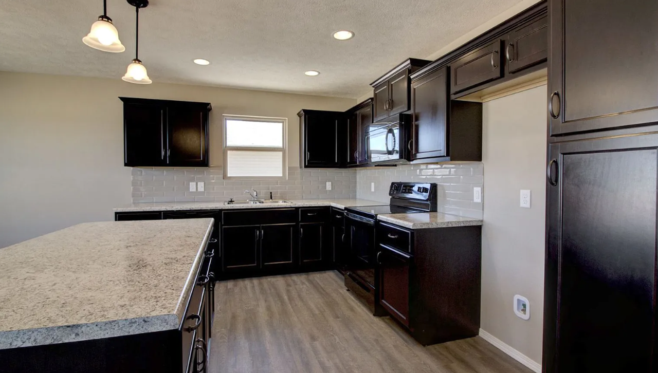 479 W Grace St - Photo 4 of 10