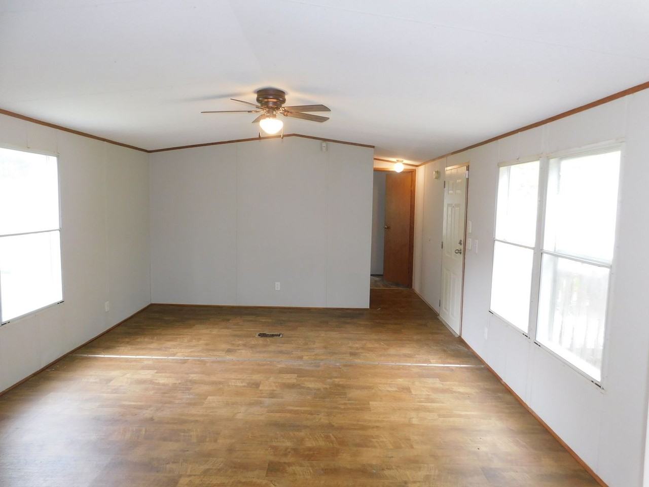 22540 Henry St - Photo 2 of 12