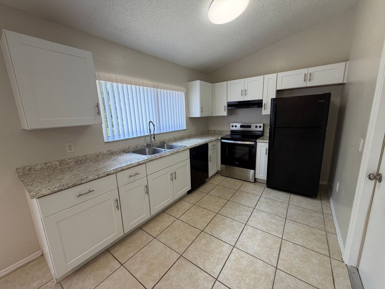 73 Olive Dr - Photo 7 of 19