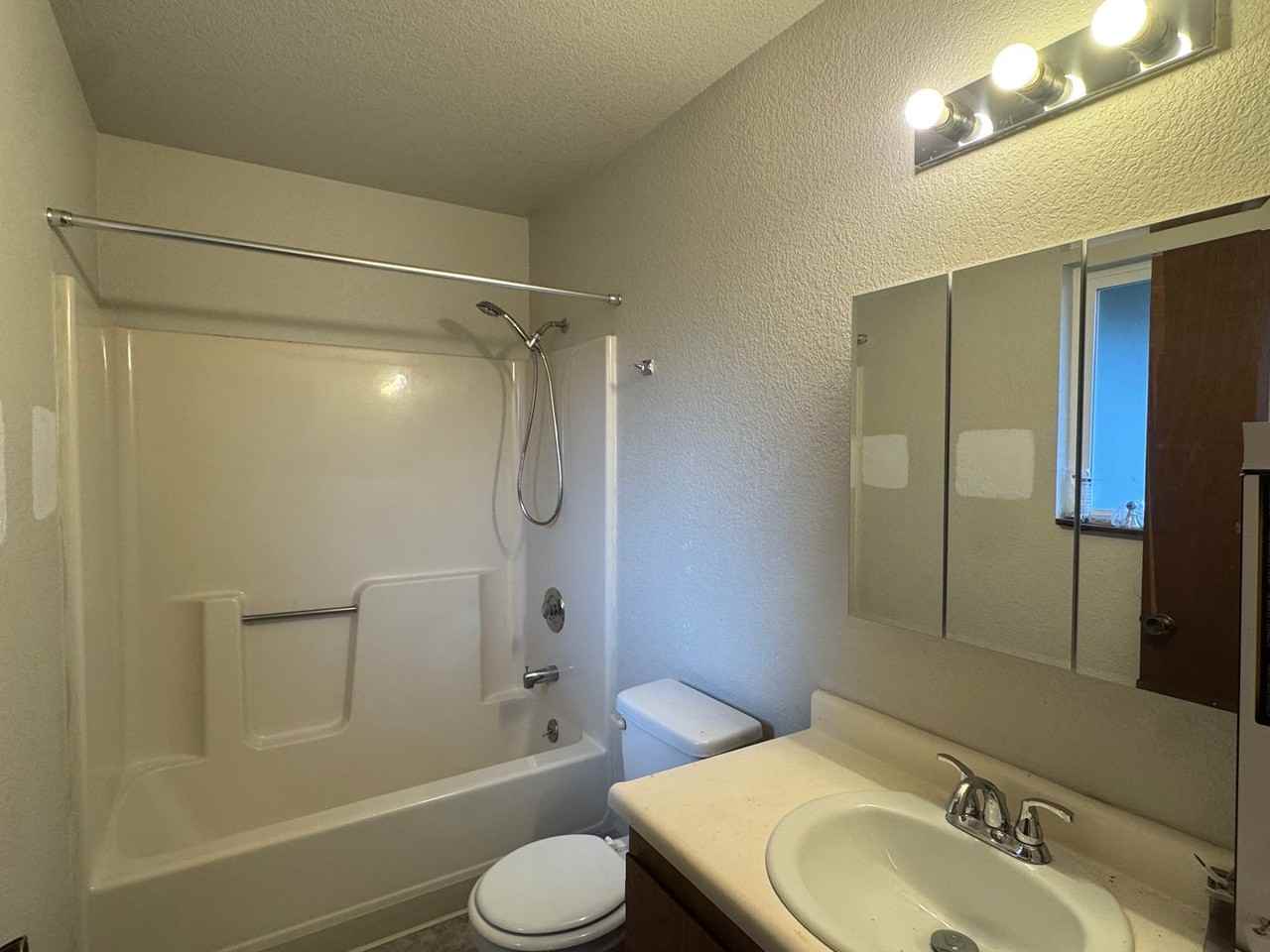 4139 D St - Photo 4 of 11