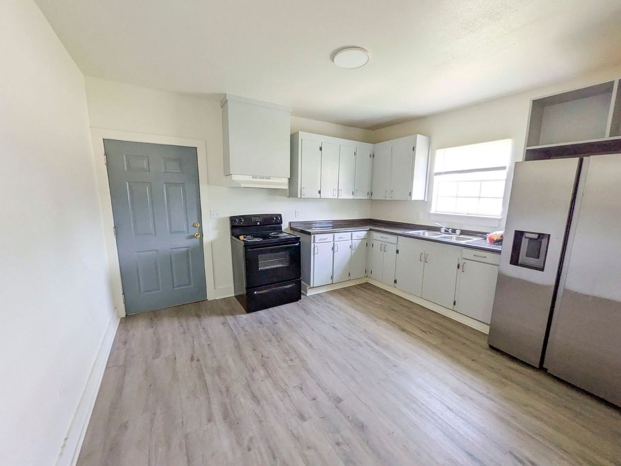 230 Moreland St - Photo 4 of 9