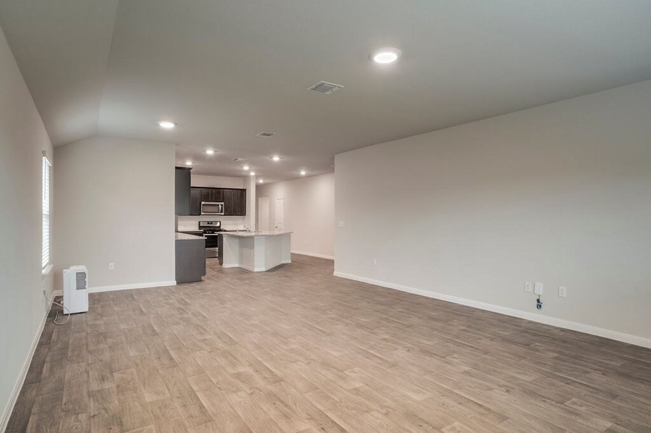 1007 Coolridge Ct - Photo 6 of 20