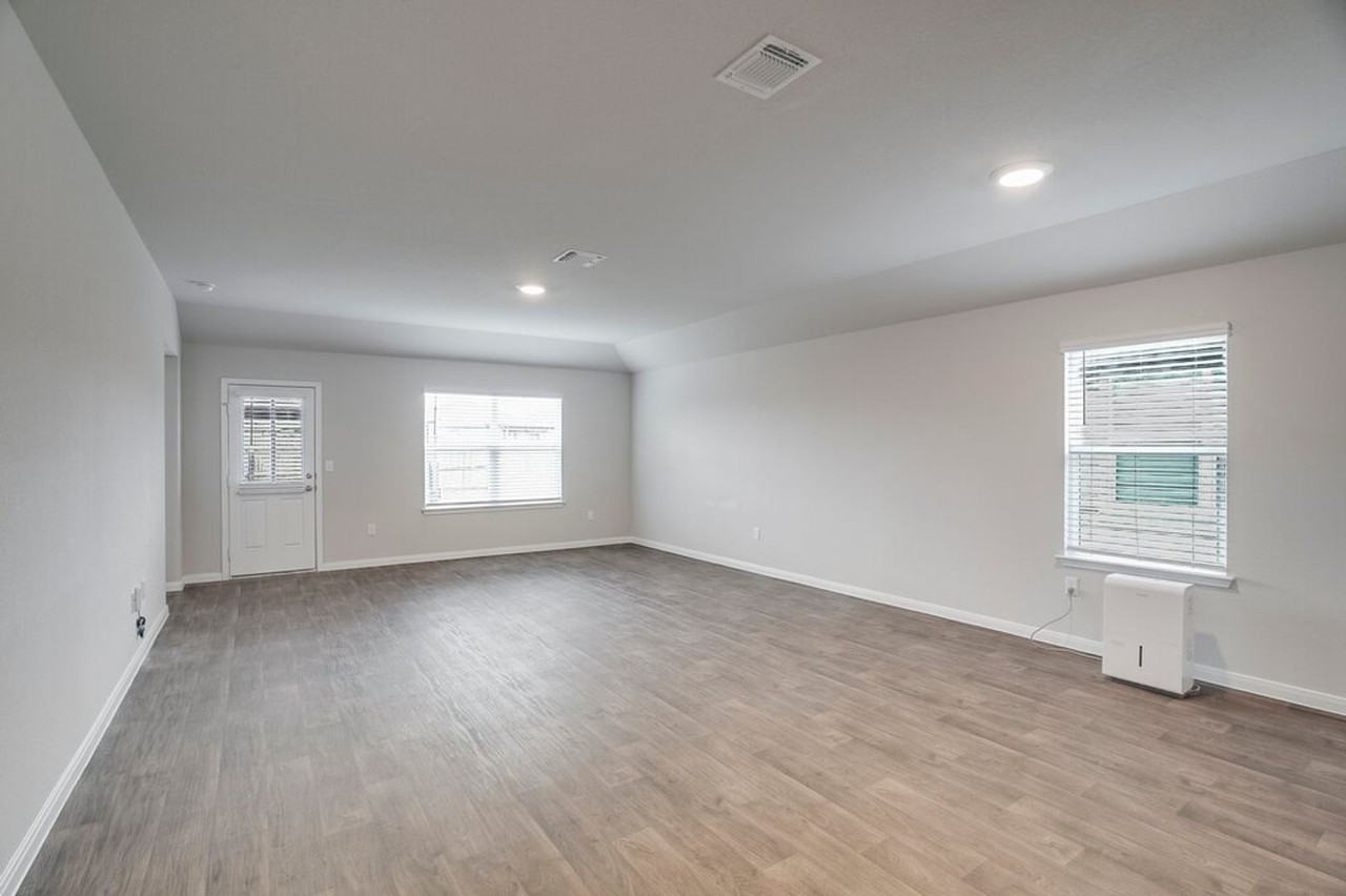 1007 Coolridge Ct - Photo 7 of 20