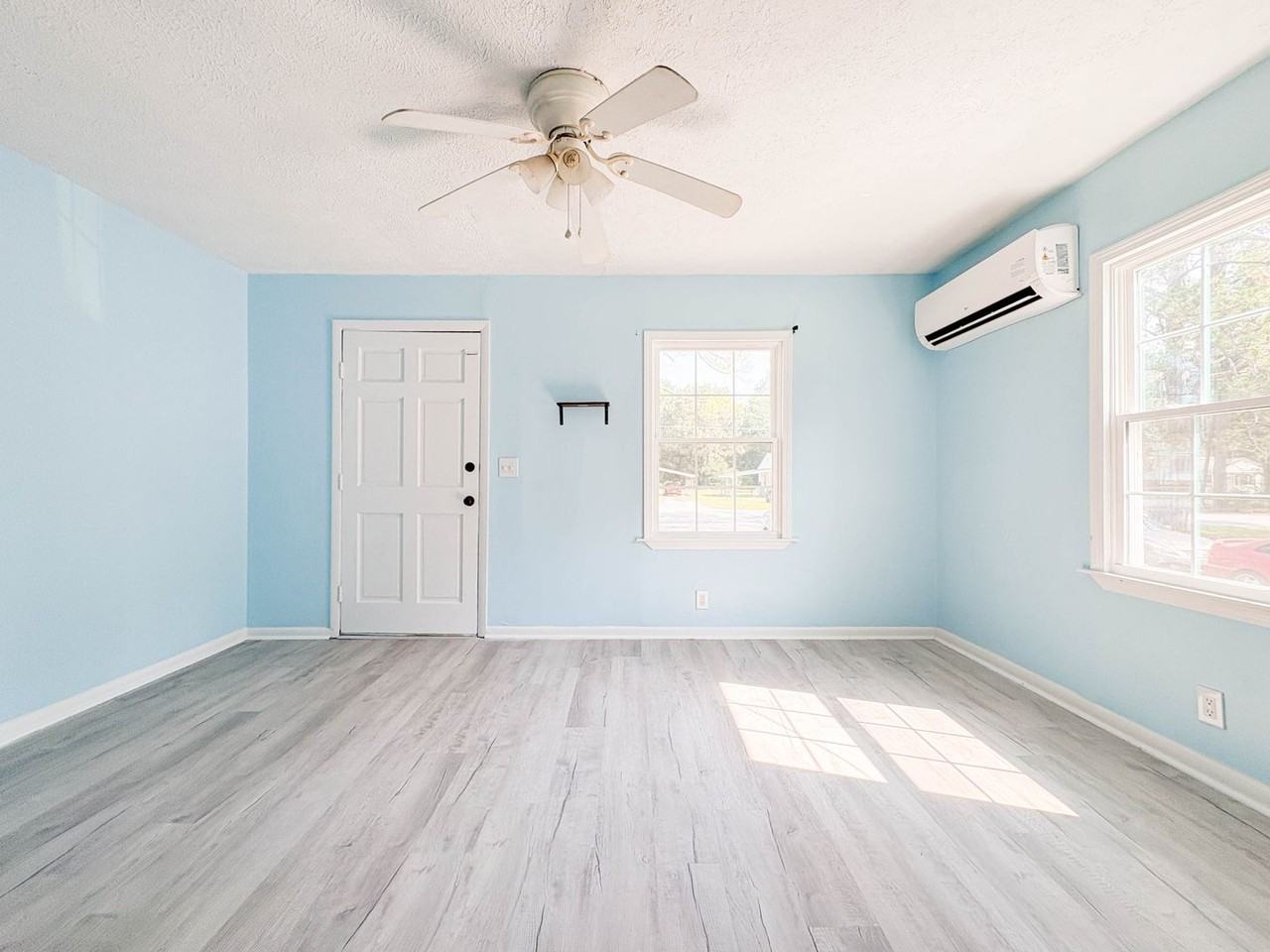 1547 Center St - Photo 5 of 12