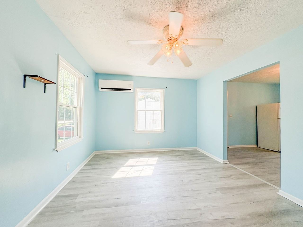 1547 Center St - Photo 6 of 12