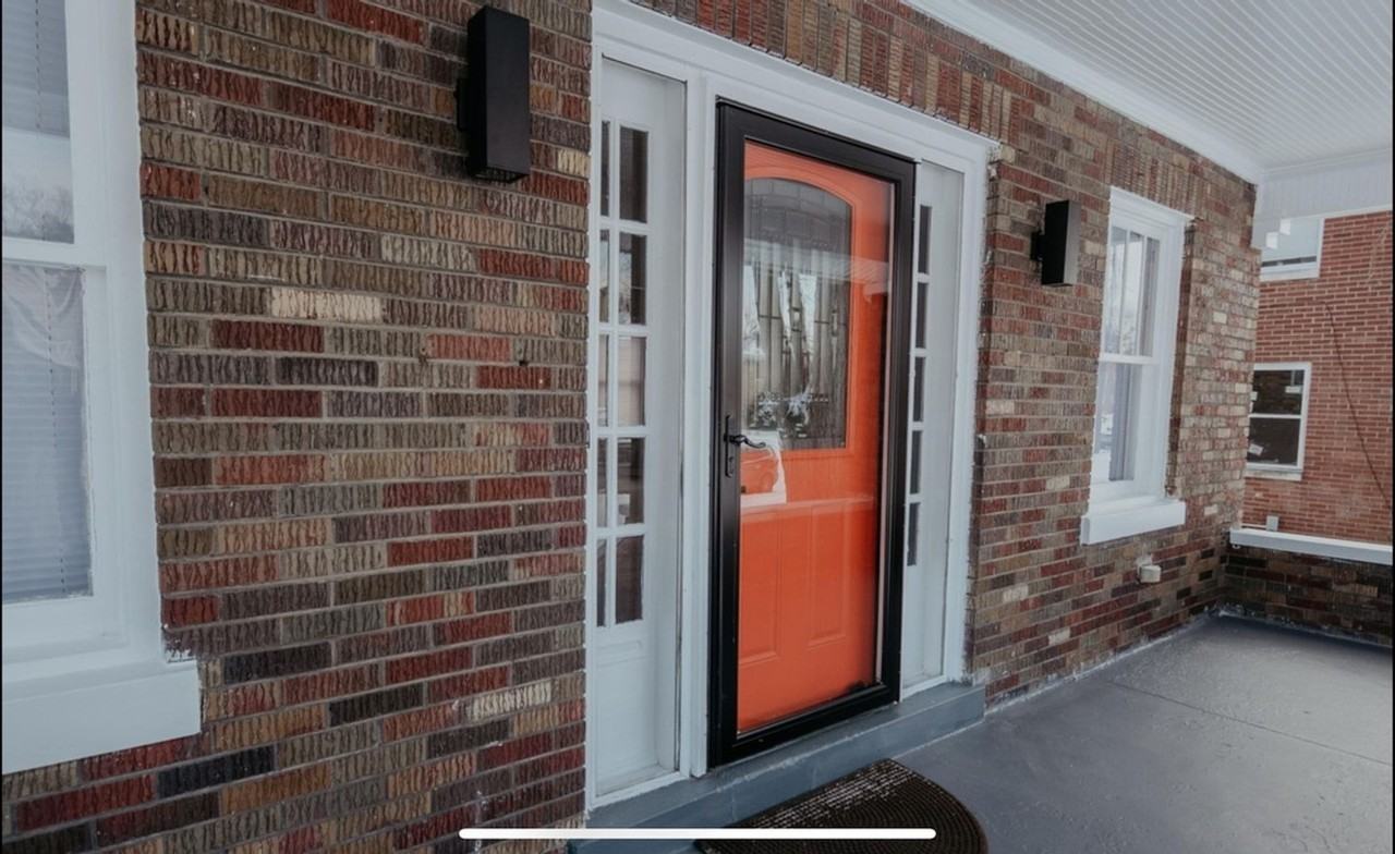 637 S 44th St - Photo 2 of 36