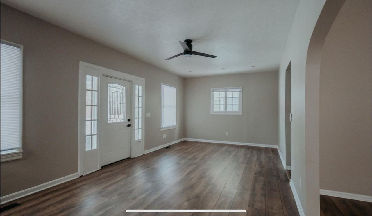 637 S 44th St - Photo 3 of 36
