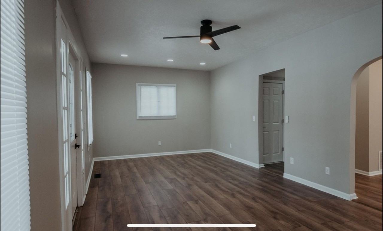 637 S 44th St - Photo 4 of 36