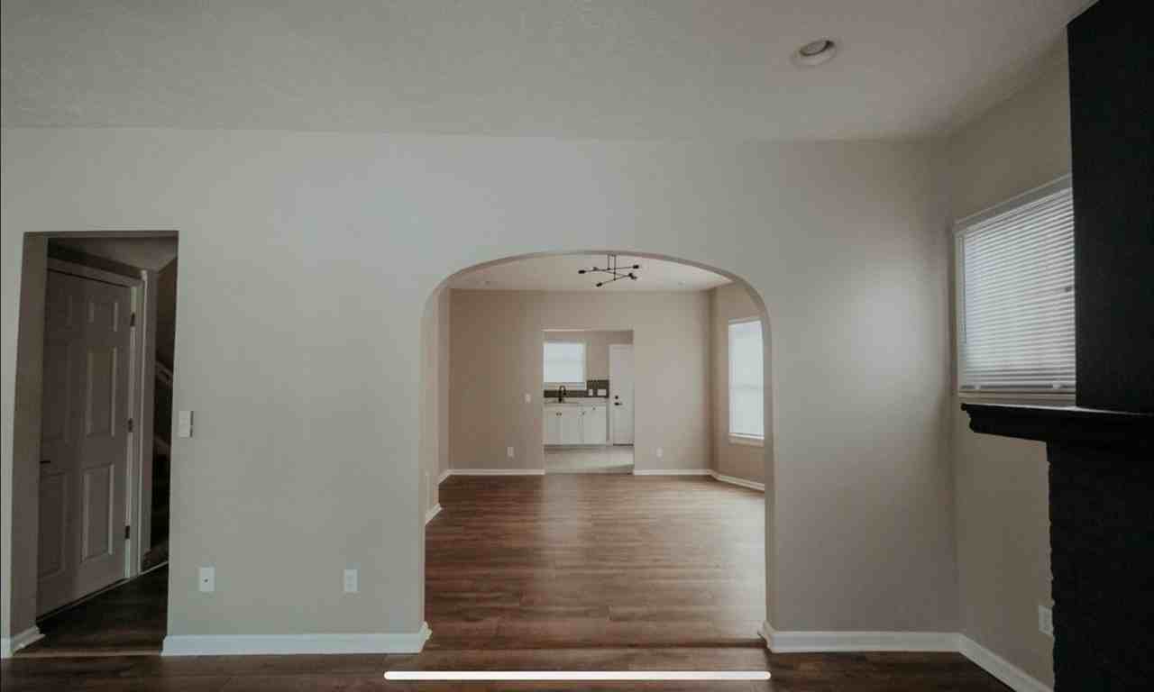 637 S 44th St - Photo 6 of 36