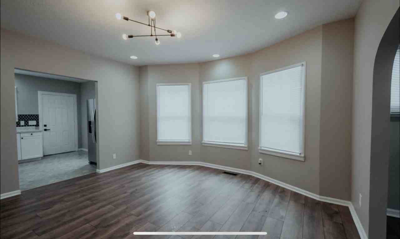 637 S 44th St - Photo 7 of 36