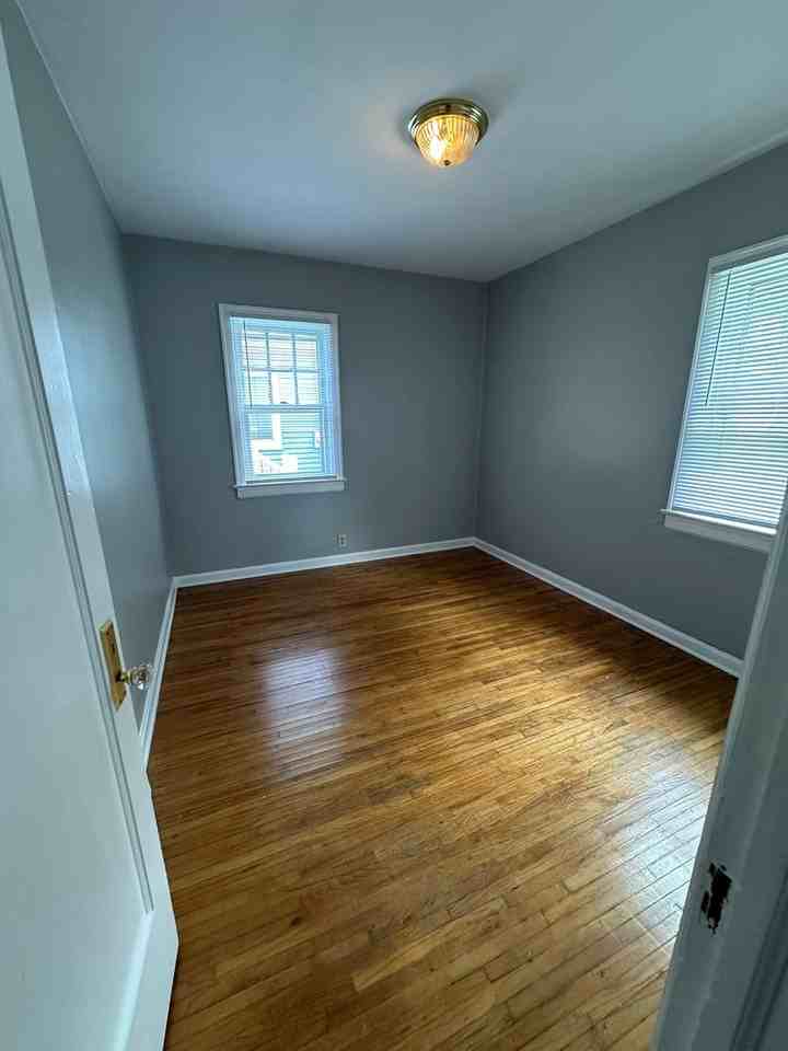 657 Dawson St - Photo 4 of 6