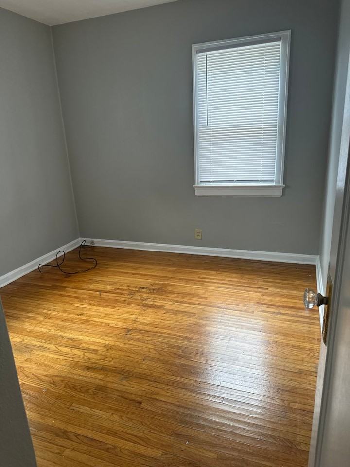 657 Dawson St - Photo 5 of 6