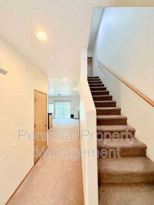 855 Nw Ivy St - Photo 2 of 30