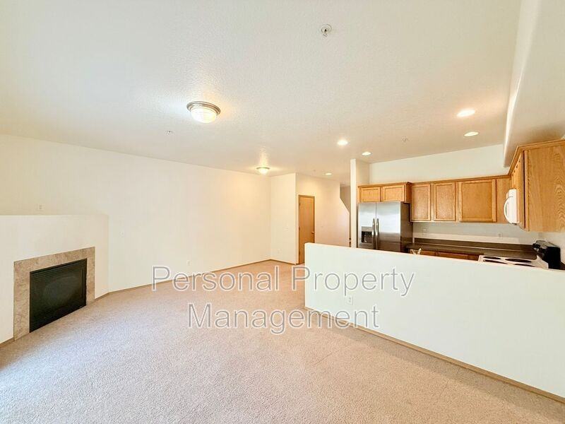 855 Nw Ivy St - Photo 3 of 30