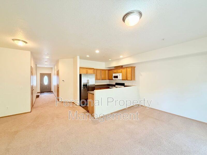 855 Nw Ivy St - Photo 4 of 30