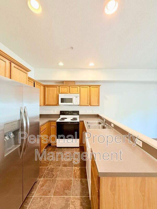 855 Nw Ivy St - Photo 5 of 30