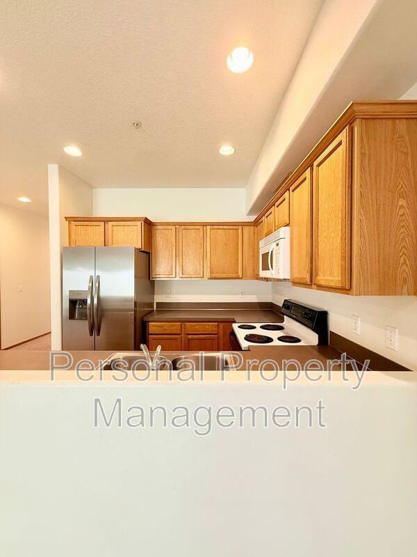855 Nw Ivy St - Photo 6 of 30