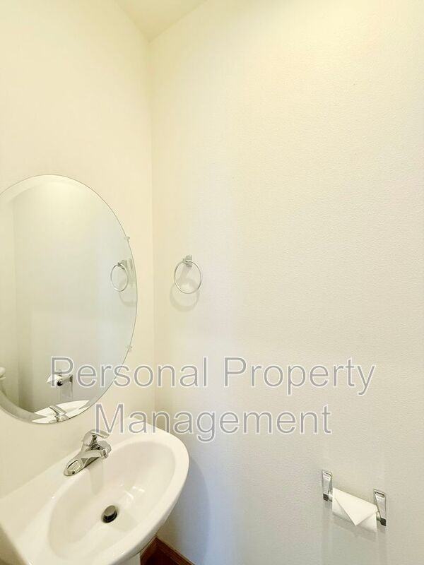855 Nw Ivy St - Photo 7 of 30
