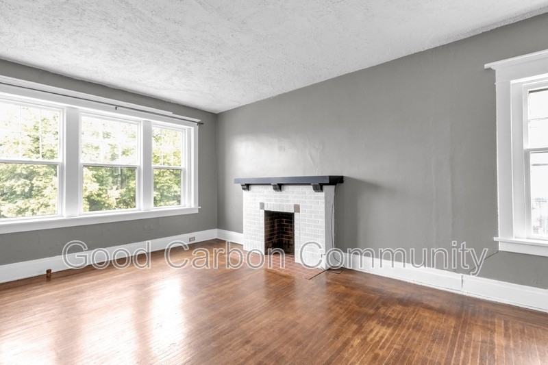 81 Saranac Ave - Photo 3 of 21