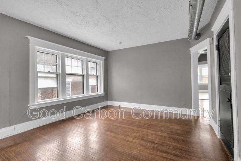81 Saranac Ave - Photo 4 of 21