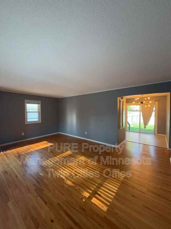 1617 Flag Ave N - Photo 6 of 28