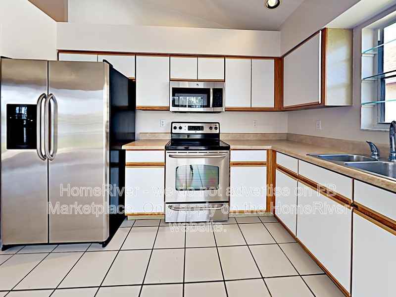 7512 Stirling Bridge Blvd N - Photo 2 of 32