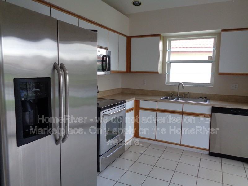 7512 Stirling Bridge Blvd N - Photo 7 of 32