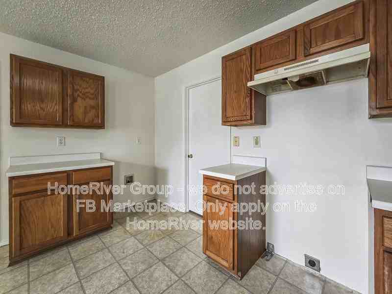 8011 Mosstree Dr - Photo 6 of 21