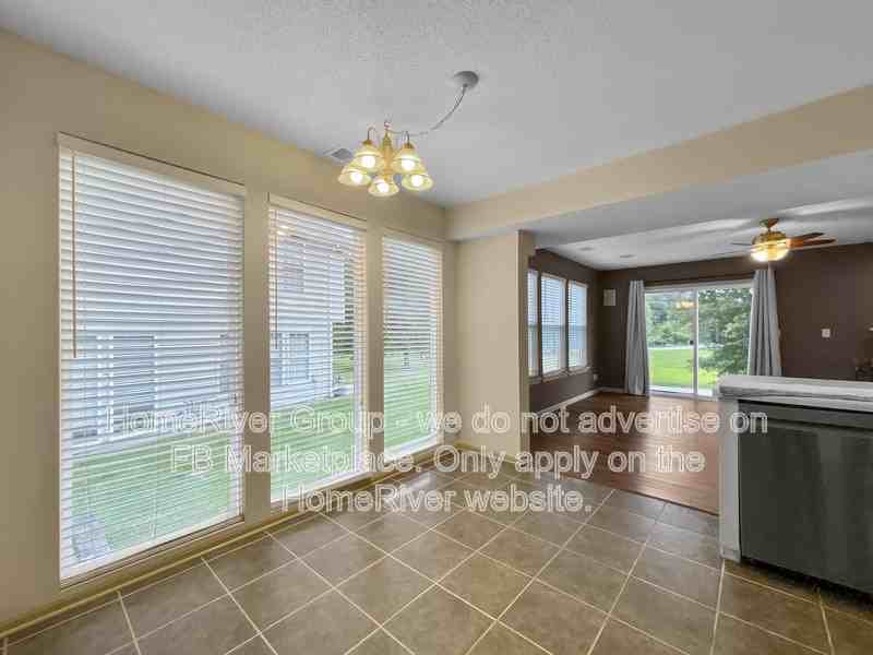 8010 N Elmwood Ave - Photo 4 of 20