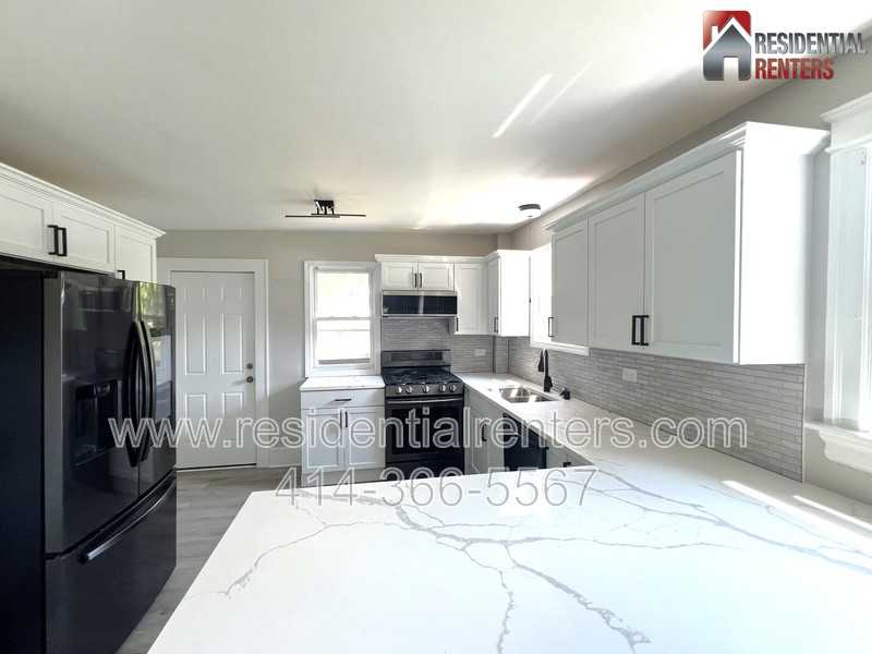 5426 N 41st St - Photo 3 of 33