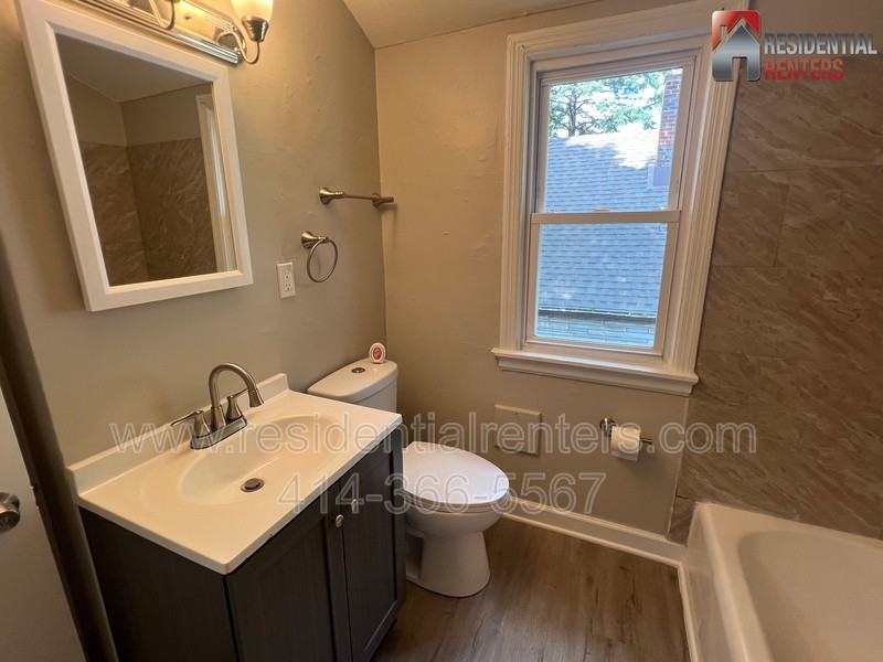 5426 N 41st St - Photo 5 of 33