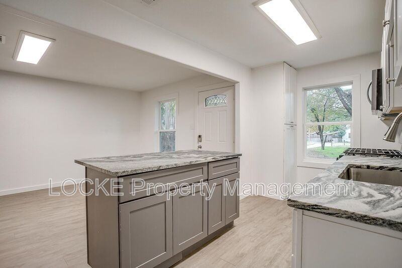 311 Byron St - Photo 3 of 28