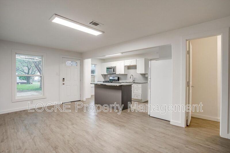 311 Byron St - Photo 4 of 28