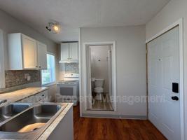 featured image of 1215 Peach St #4
