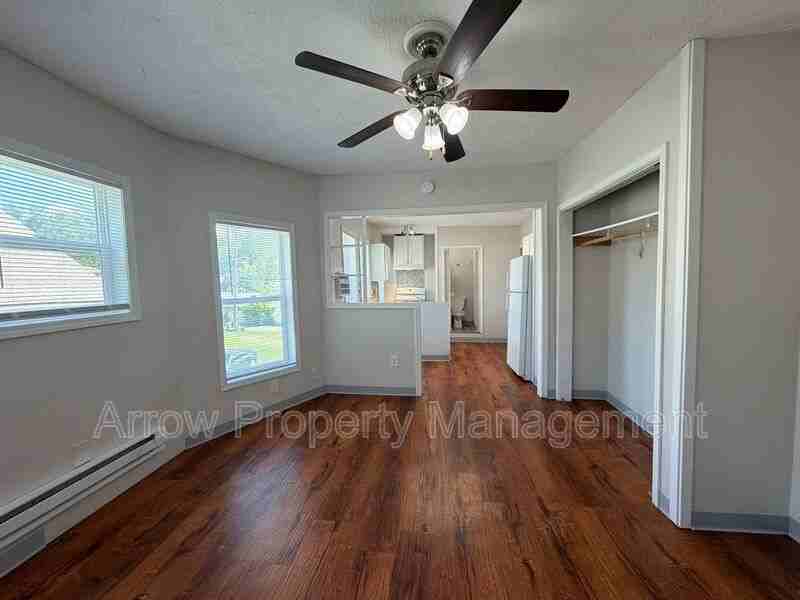 1215 Peach St #4 - Photo 2 of 11