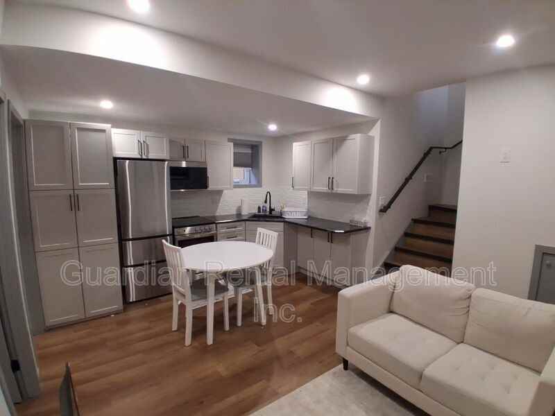 214 Windemere Ave S - Photo 5 of 19