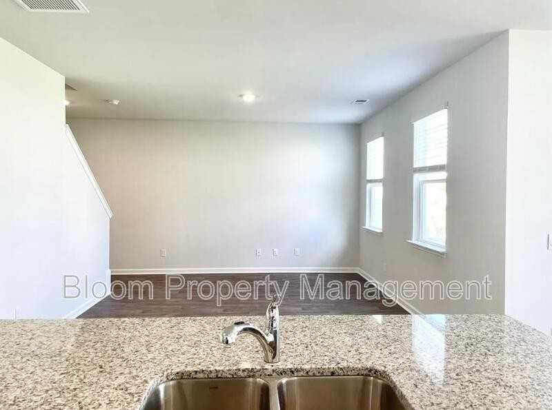 825 Kirby Ct - Photo 6 of 15