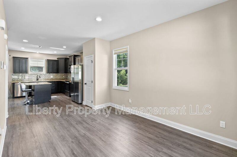 4199 Overhills Rd - Photo 3 of 16