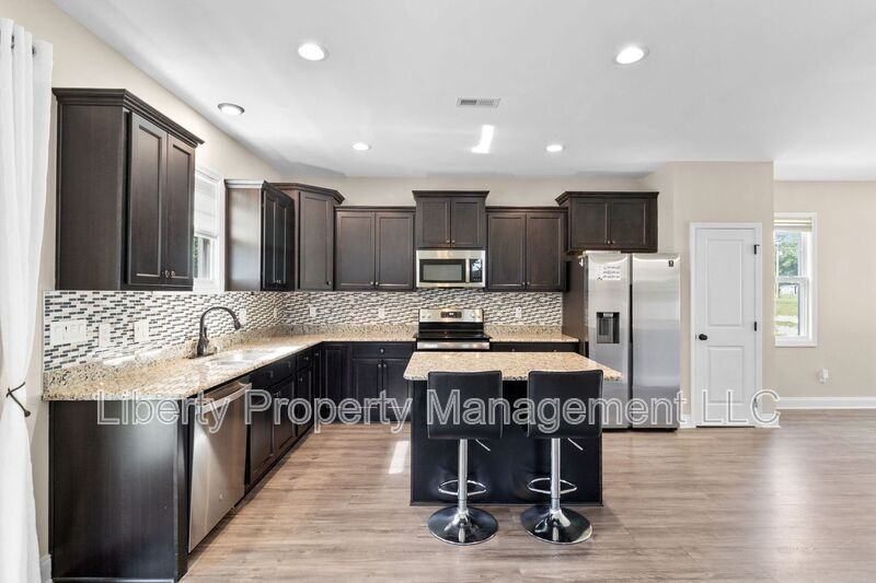 4199 Overhills Rd - Photo 4 of 16